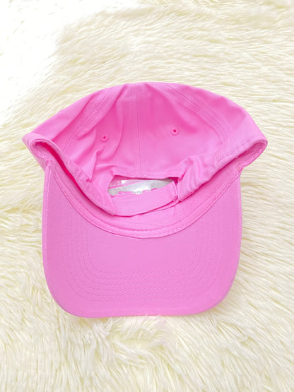 Gorra, rosada con letras DOLL FACE ( cara de muñeca).