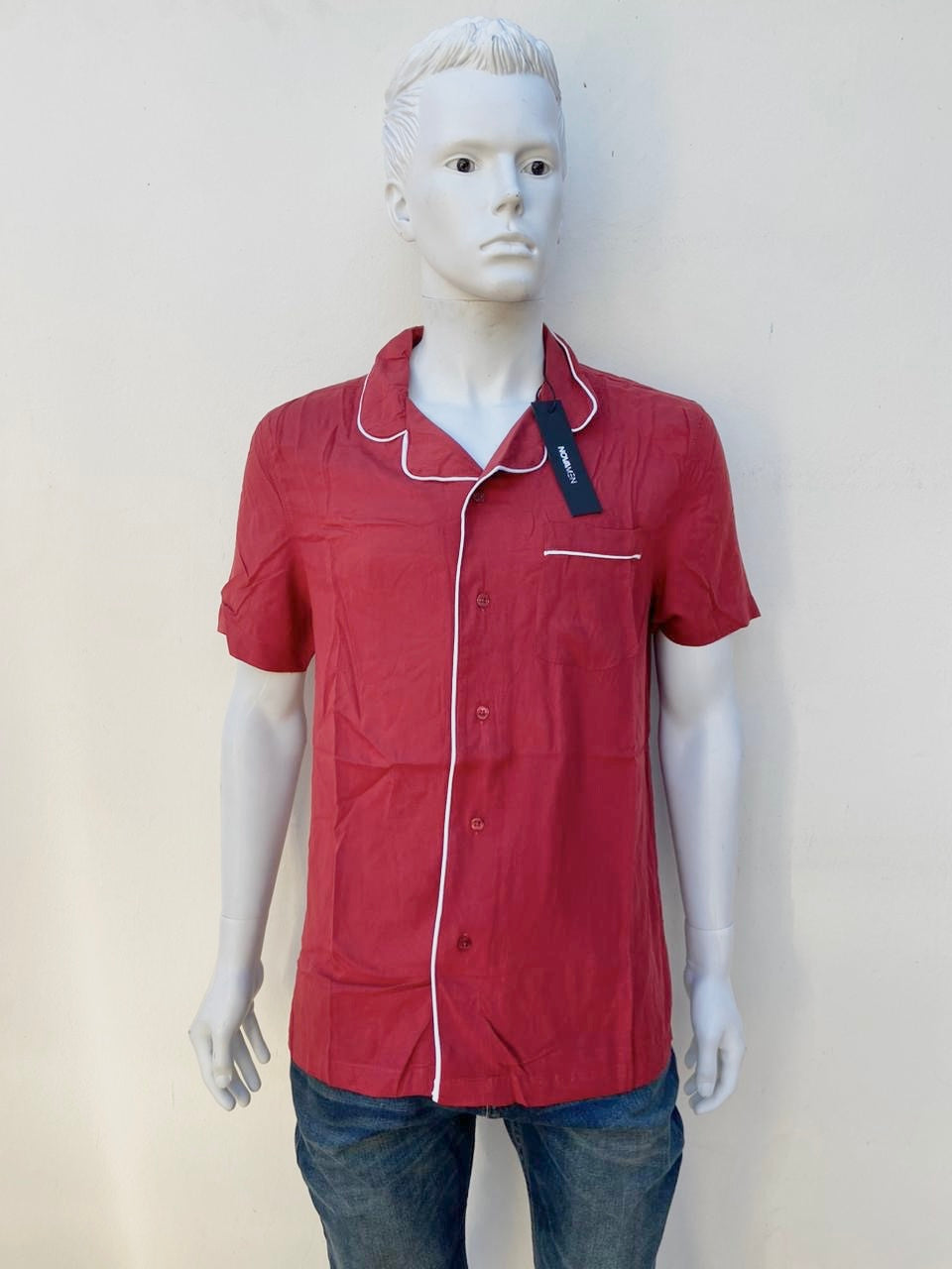 Camisa Fashion Nova rojo vino con costura en hilo blanco SHORT SLEEVE