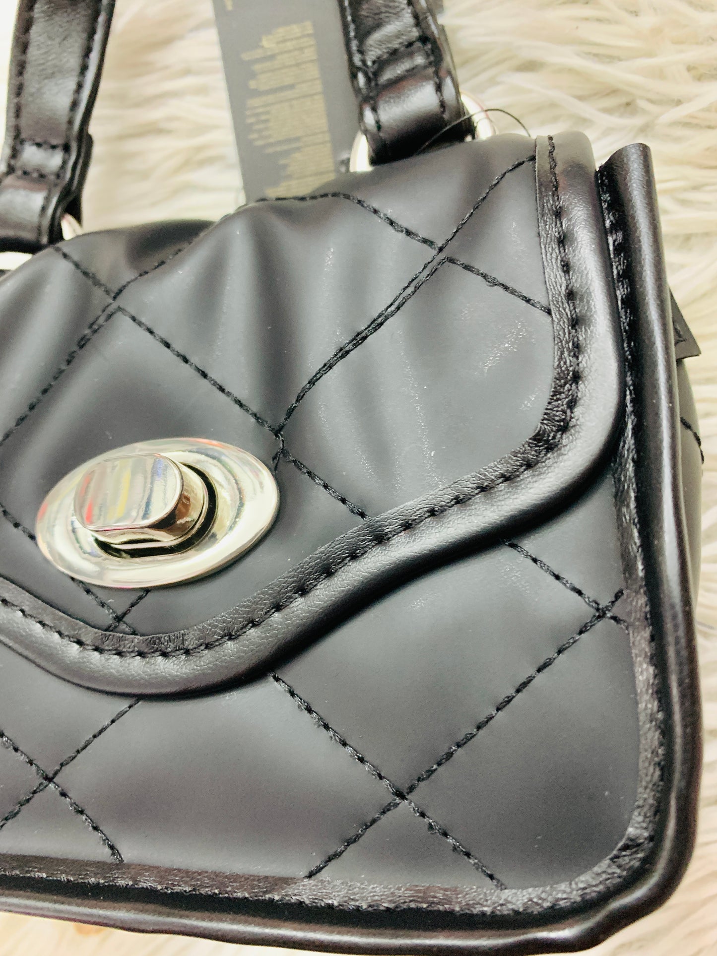 Cartera Forever 21 Original Negra con detalles plateados y cadena plateada