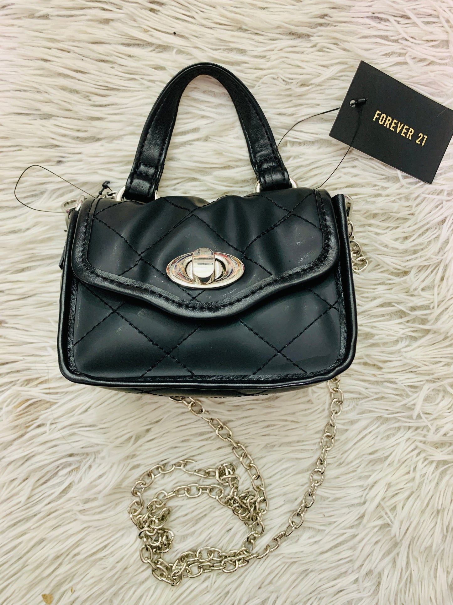 Cartera Forever 21 Original Negra con detalles plateados y cadena plateada