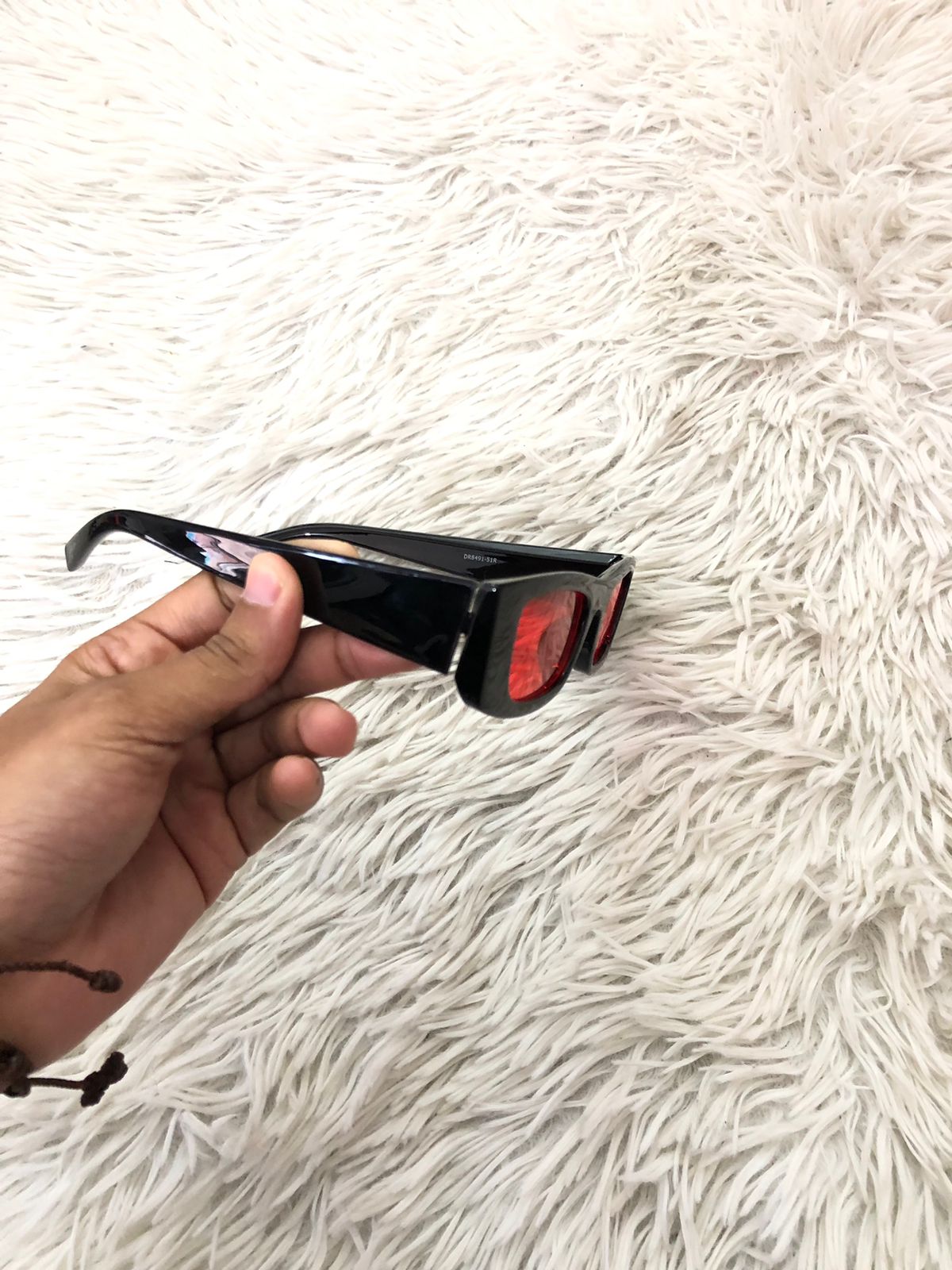 Lentes negros pequeños con micas rojas