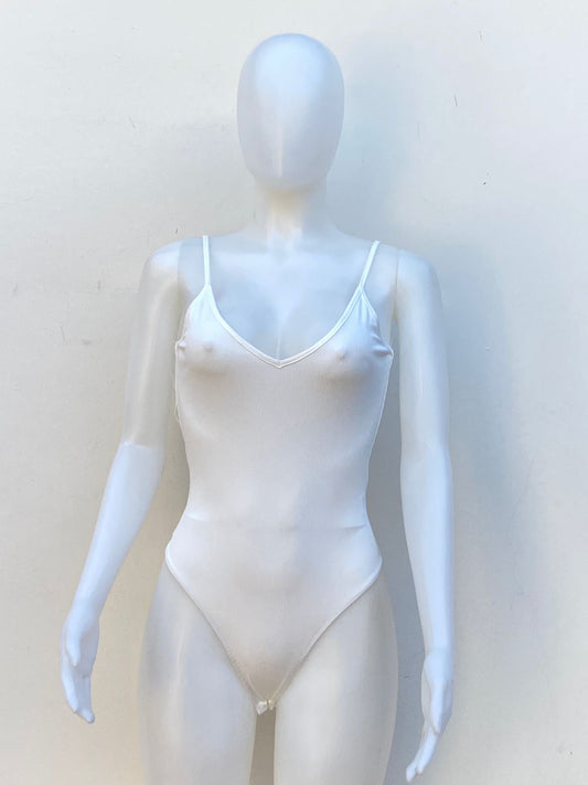 Body blanco con forma V, delante y detrás