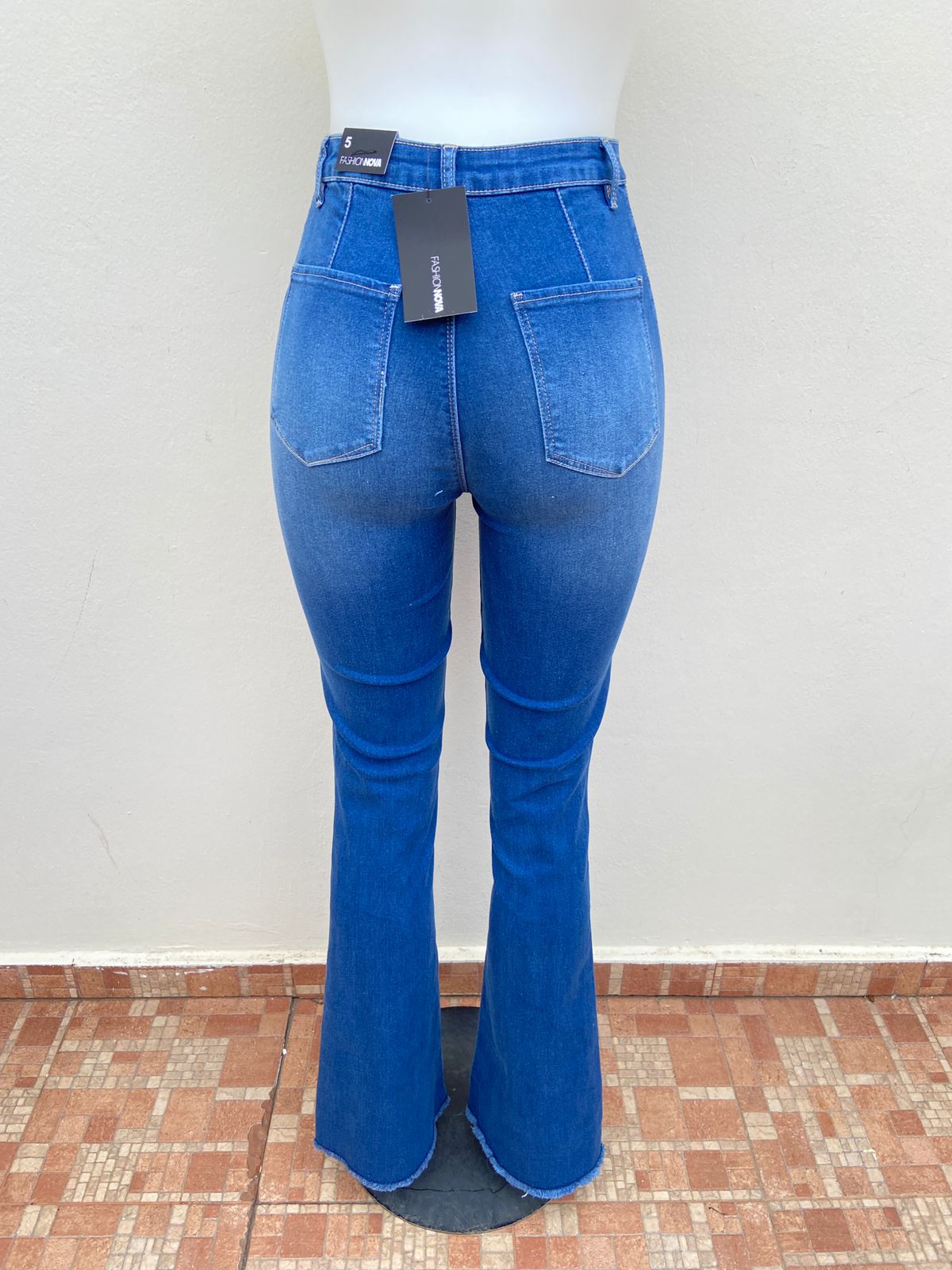 Pantalón Jean RISE FLARE azul liso campana.