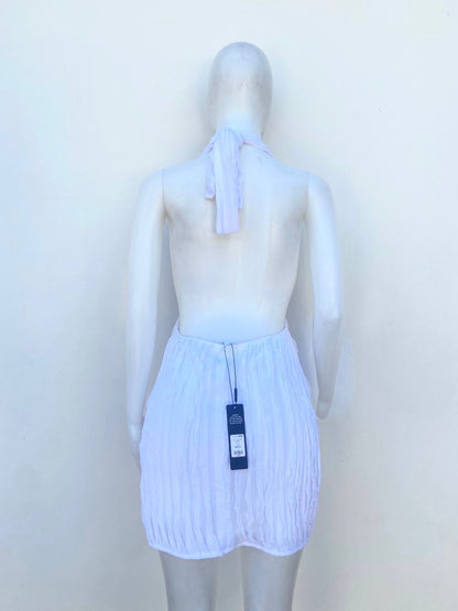 Vestido Mini Fashion Nova, talla grande Xlarge, blanco texturizado para robar todas las miradas. Halter con espalda descubierta. Escote profundo en V y abertura trasera. Con forro y elasticidad para máxima comodidad y movimiento