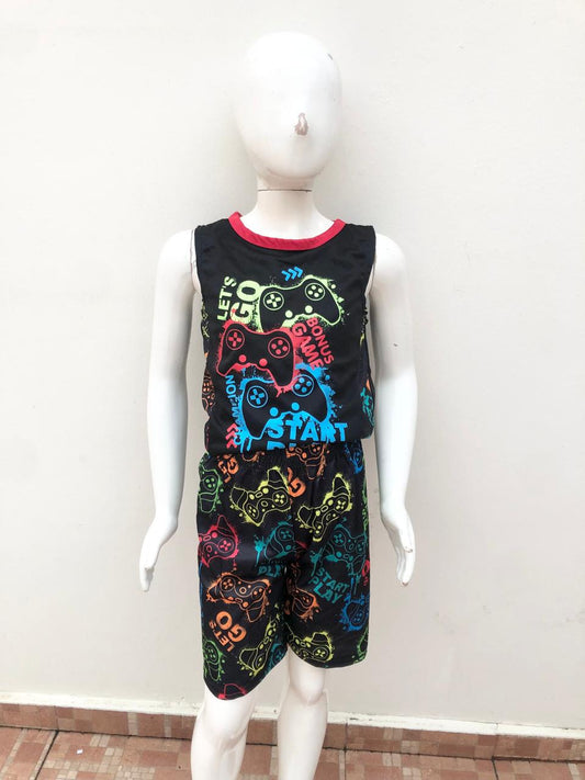 Conjunto NOVA Kids negro con videos juegos y letras de colores.