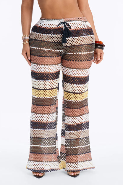 Pantalon/ Cover Up, marrón con rayas de colores amarillo, blanco y negro.