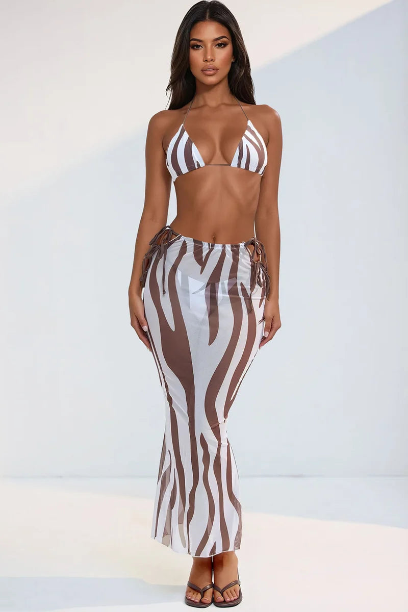 Biquini blanco, con marron y estampado de animal print ( zebra ) más cover Up falda, 3 piezas.