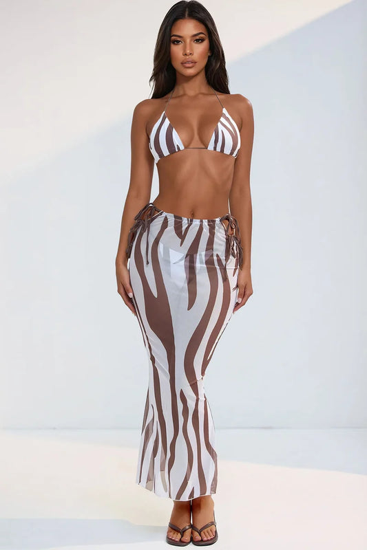 Biquini blanco, con marron y estampado de animal print ( zebra ) más cover Up falda, 3 piezas.
