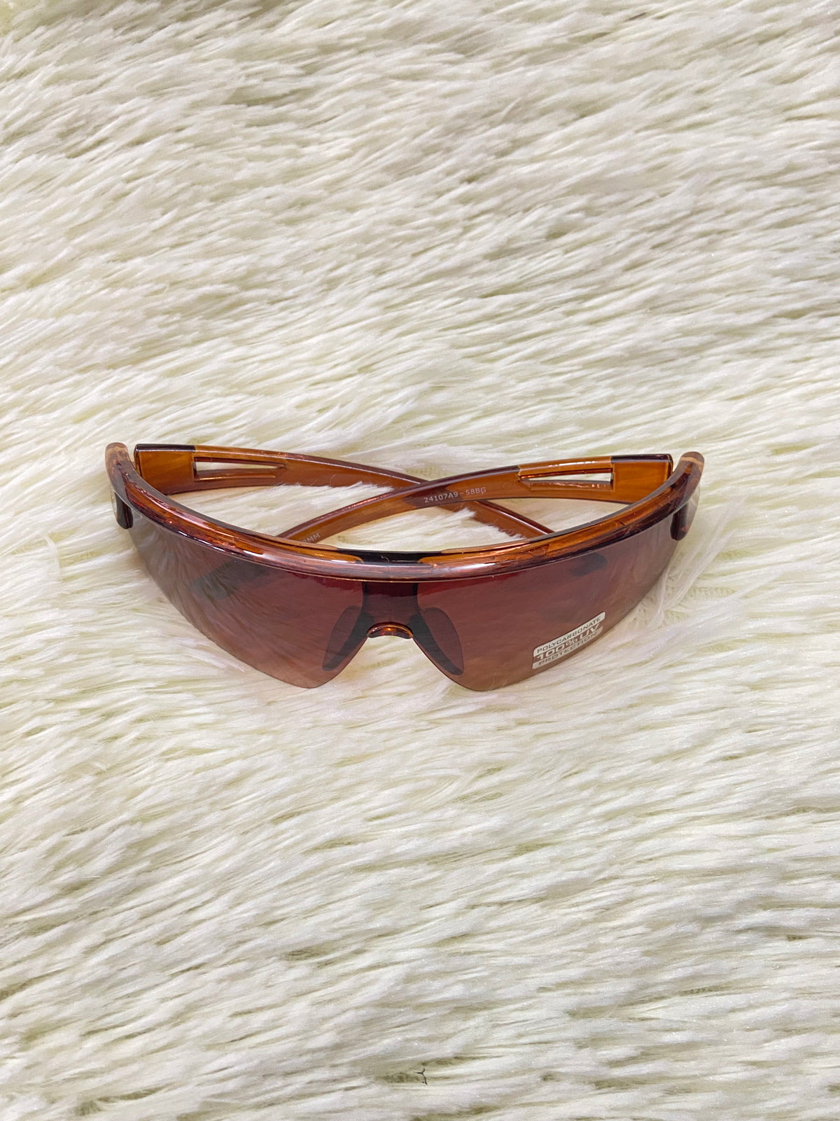 Lentes marrones, con micas claras + protección UV 100%.