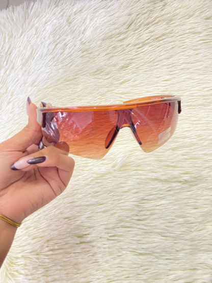 Lentes marrones, con micas claras + protección UV 100%.