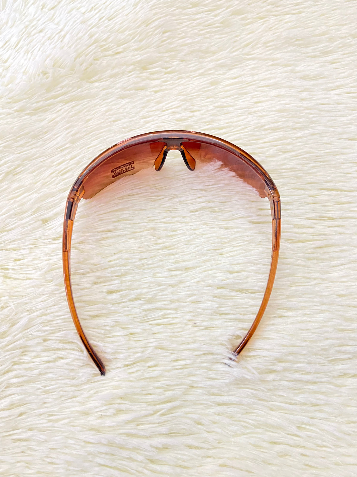 Lentes marrones, con micas claras + protección UV 100%.