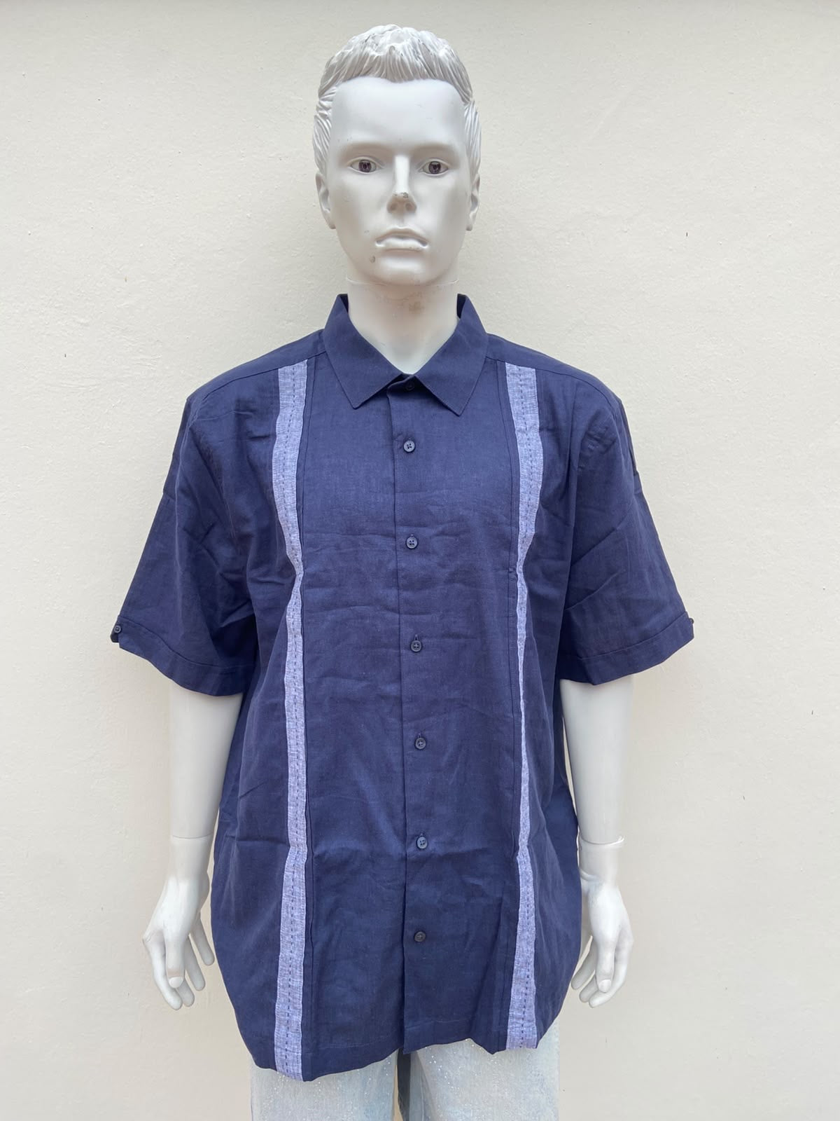 Camisa HAVANERA CO original, azul marino con líneas en un tono más claro, 55 % lino-45 % algodón.