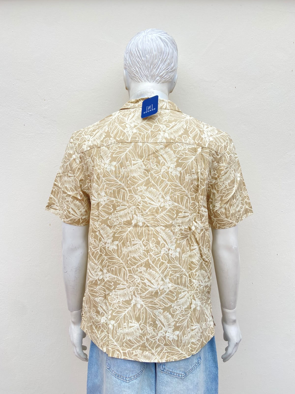 Camisa GEORGE original, crema con estampado de palmeras en color blanco.