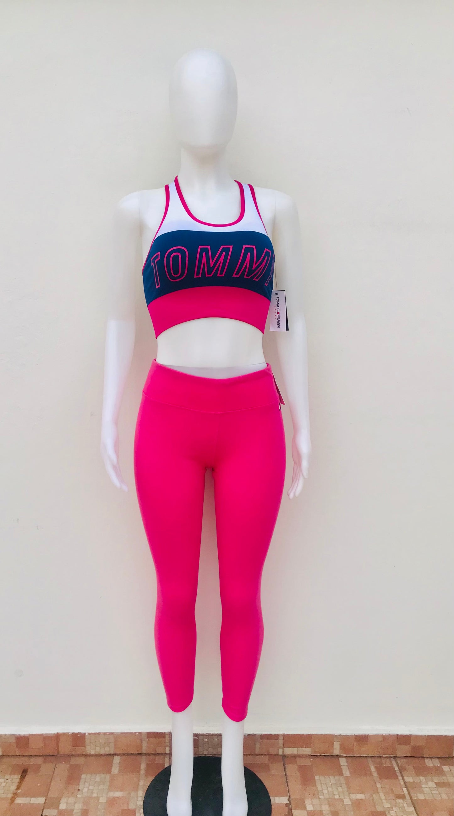 Conjunto Tommy Hilfiger original conjunto de top y legging licra rosado ribbed con letra Tommy