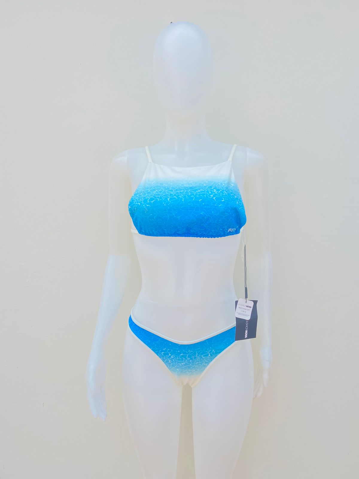 Biquini Fashion Nova original azul cielo con blanco estilo degradado de piscina CLEAR WATERS