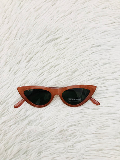 Lentes estilo gato color ladrillo con micas con cadenas doradas PROTECCIÓN UV 100