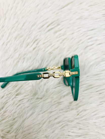 Lentes verdes cuadrados grande con micas en cadena doradas. PROTECCIÓN UV 100%