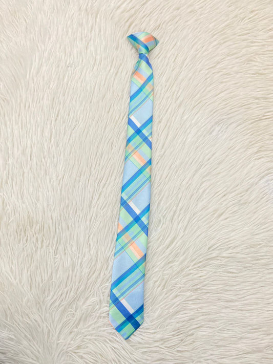 Corbata TOMMY HILFIGER original azul clara con diseños de rayas crema, blanco, azul y verde.