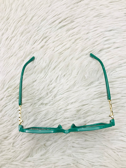 Lentes verdes cuadrados grande con micas en cadena doradas. PROTECCIÓN UV 100%