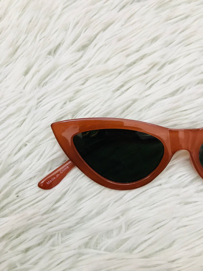 Lentes estilo gato color ladrillo con micas con cadenas doradas PROTECCIÓN UV 100