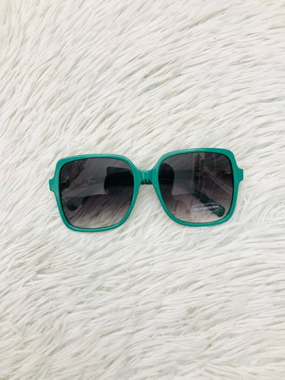 Lentes verdes cuadrados grande con micas en cadena doradas. PROTECCIÓN UV 100%