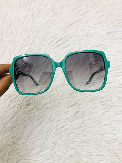 Lentes verdes cuadrados grande con micas en cadena doradas. PROTECCIÓN UV 100%