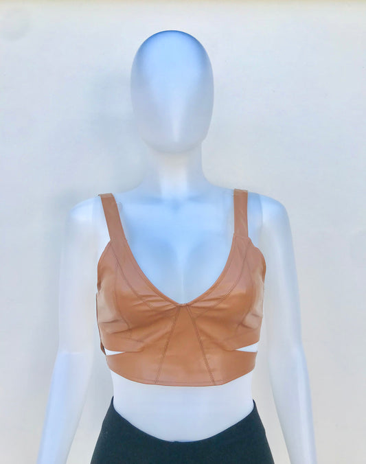 Top FASHION NOVA original, color marron ( camel ) en leather con descubierto en ambos lados y escote V.