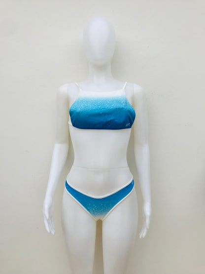 Biquini, de dos piezas  azul cielo con blanco estilo agua del mar CLEAR WATERS
