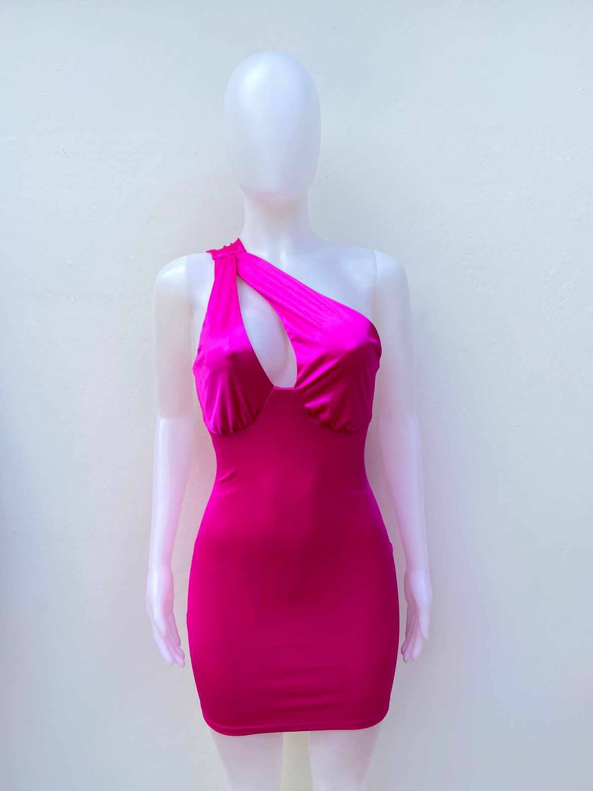 Vestido FASHION NOVA original, rosado fuscia de un solo hombro con descubierto.