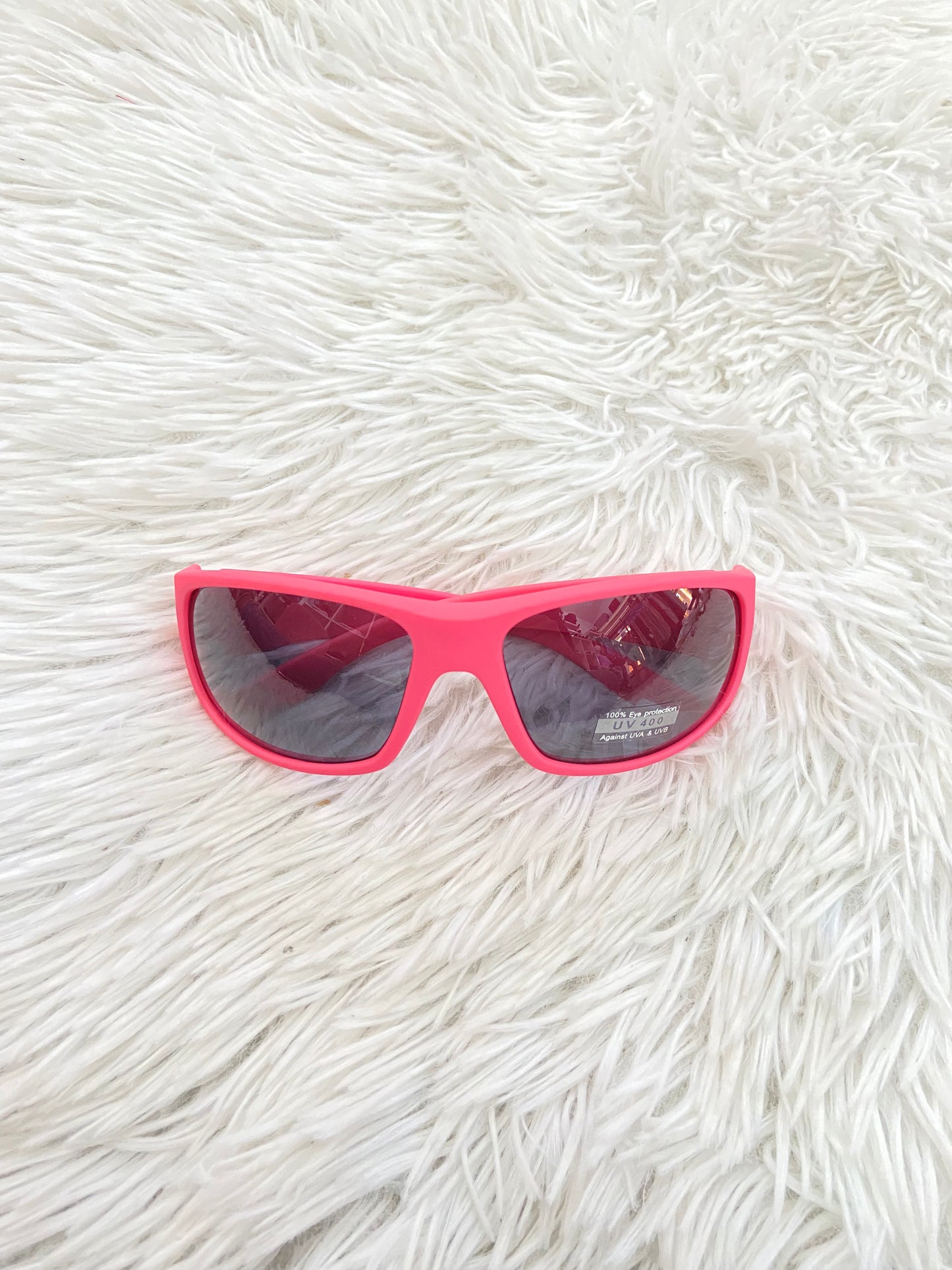 Lentes Fashion Nova original de color rosado opaco con cristales de color negro curvos copo finos PROTECTION UV 400