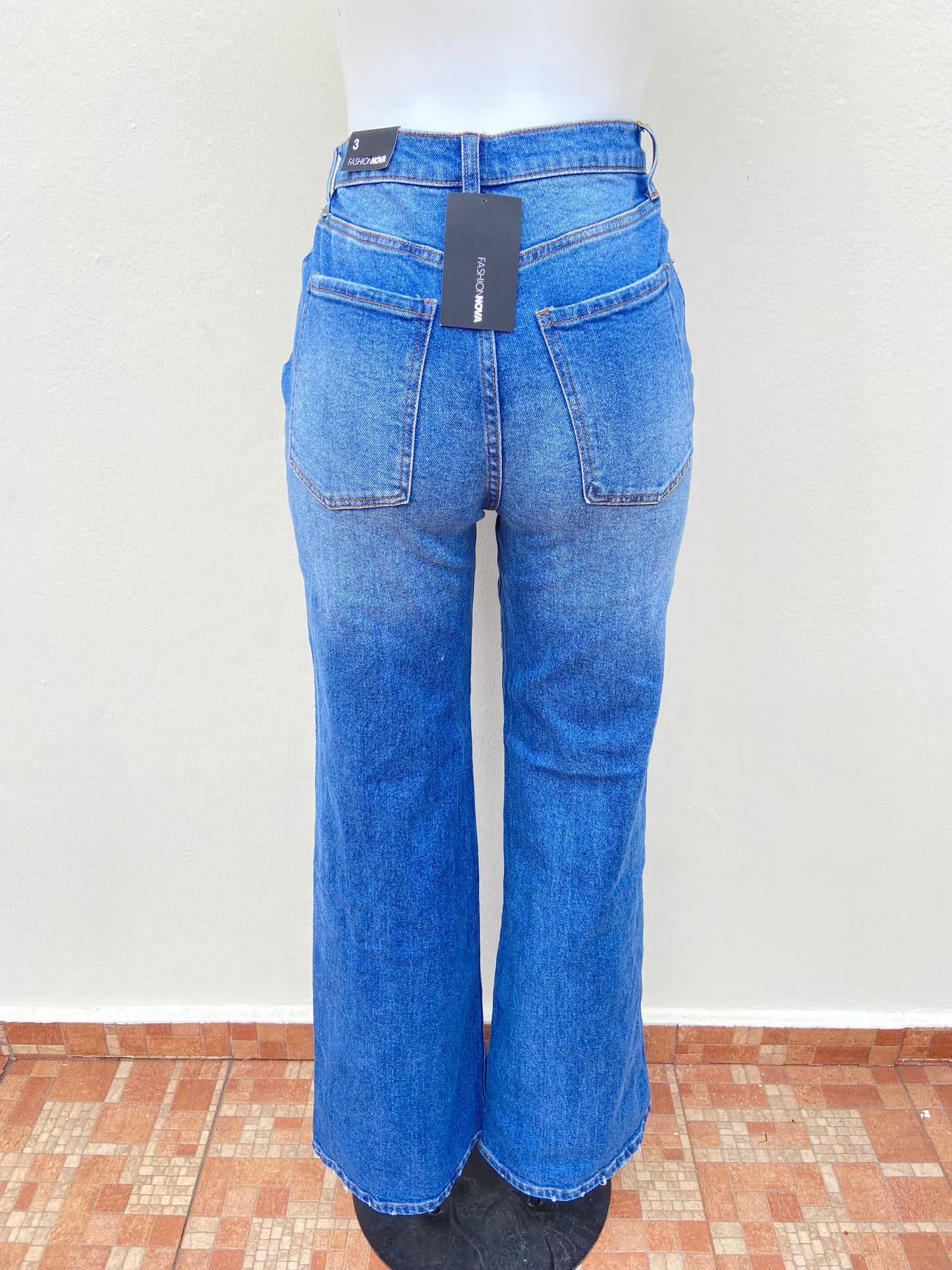 Pantalón Jean FASHION NOVA original azul con rasgados, OH SO 90’s estilo mom.