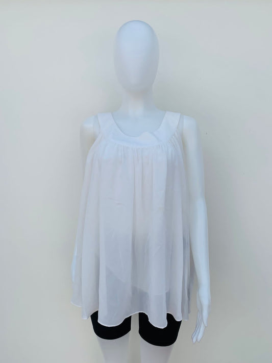 Blusa ESSENTIALS by MILANO original, blanca transparente con vuelo.