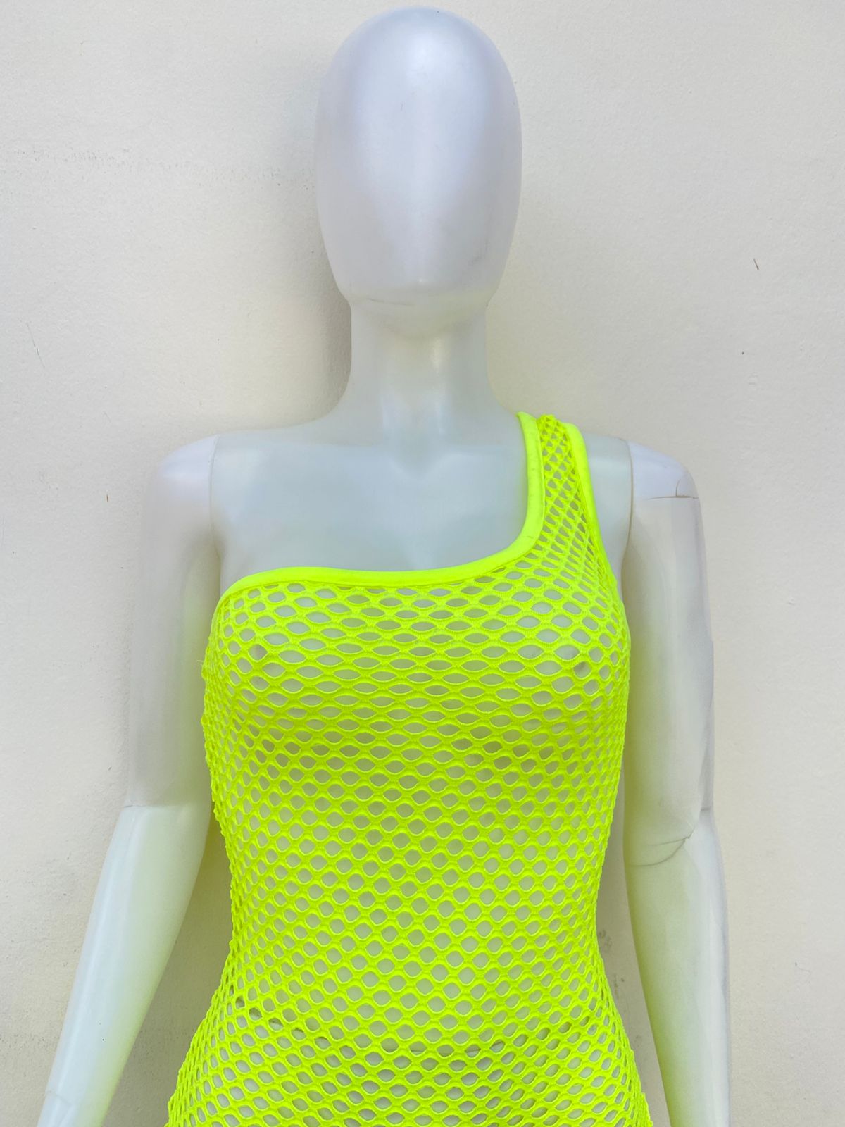 Vestido/Cover up en malla color verde neón.