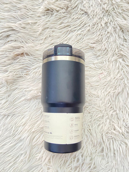 Stanley original termo H2.0 – 20 oz 🧊Súper versátil y con el tamaño perfecto para acompañarte a todos lados incluso portavasos del carro.  Mantiene las bebidas frías hasta 8 horas y con hielo hasta 30 horas.