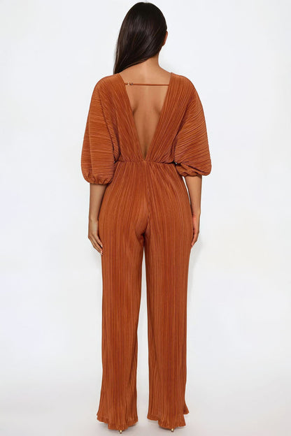 Enterizo/ Jumpsuit, color marrón/ caramelo ( cognac ), con escote en la parte trasera.