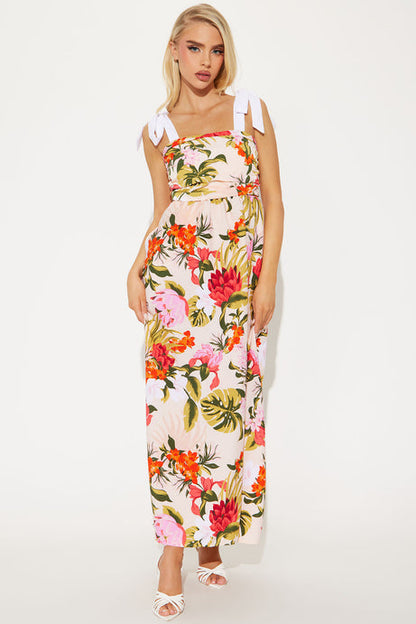 Vestido color crema con estampado se ramos y flores y lazon ajustables blancos, largo.