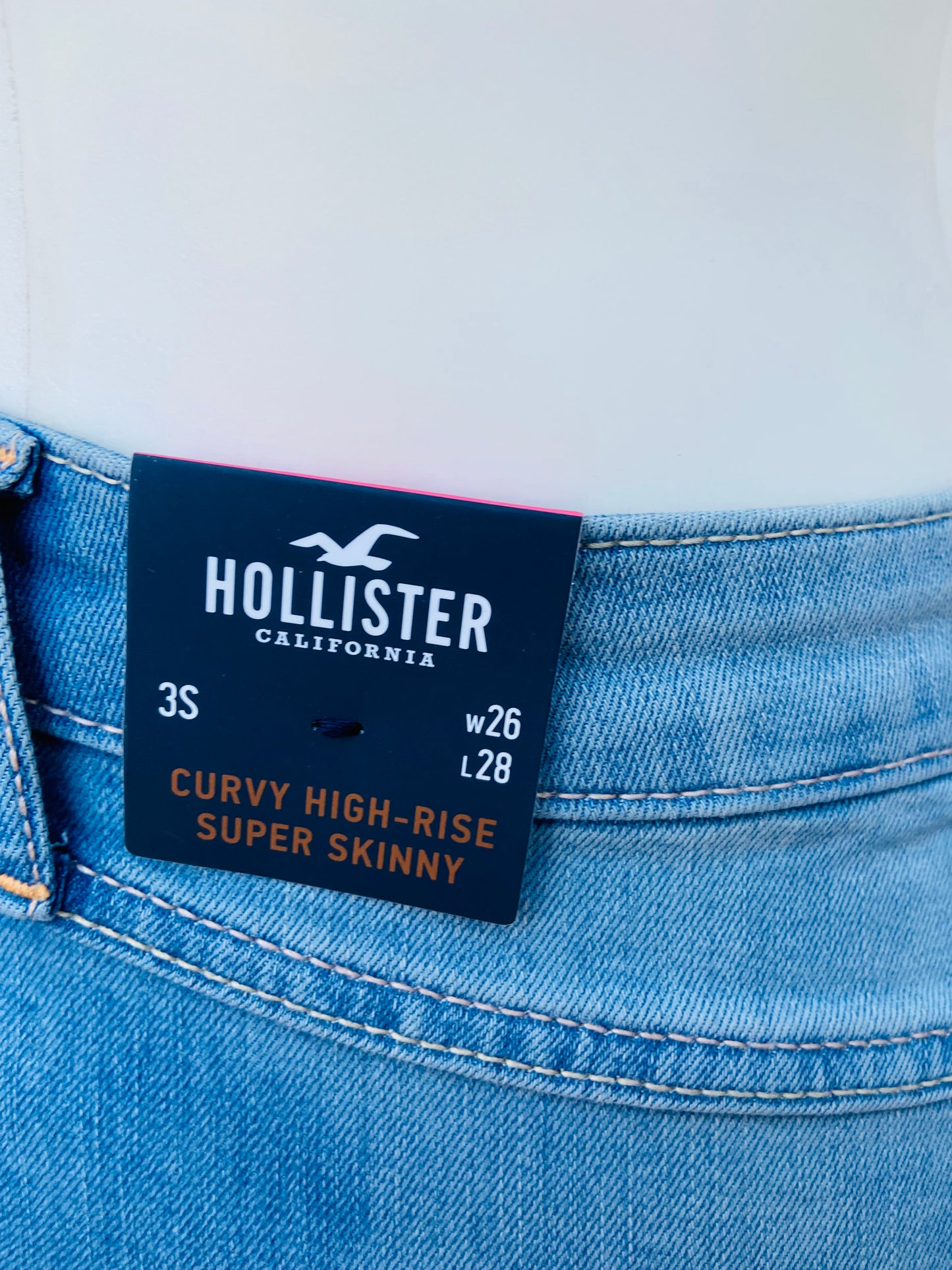 Pantalón Jeans Hollister original, azul claro con rasgados, CURVY HIGH-RISE SÚPER SKINNY.
