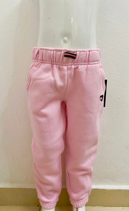 Jogger Tommy Hilfiger original rosado claro con logotipo Tommy en forma de corazón.