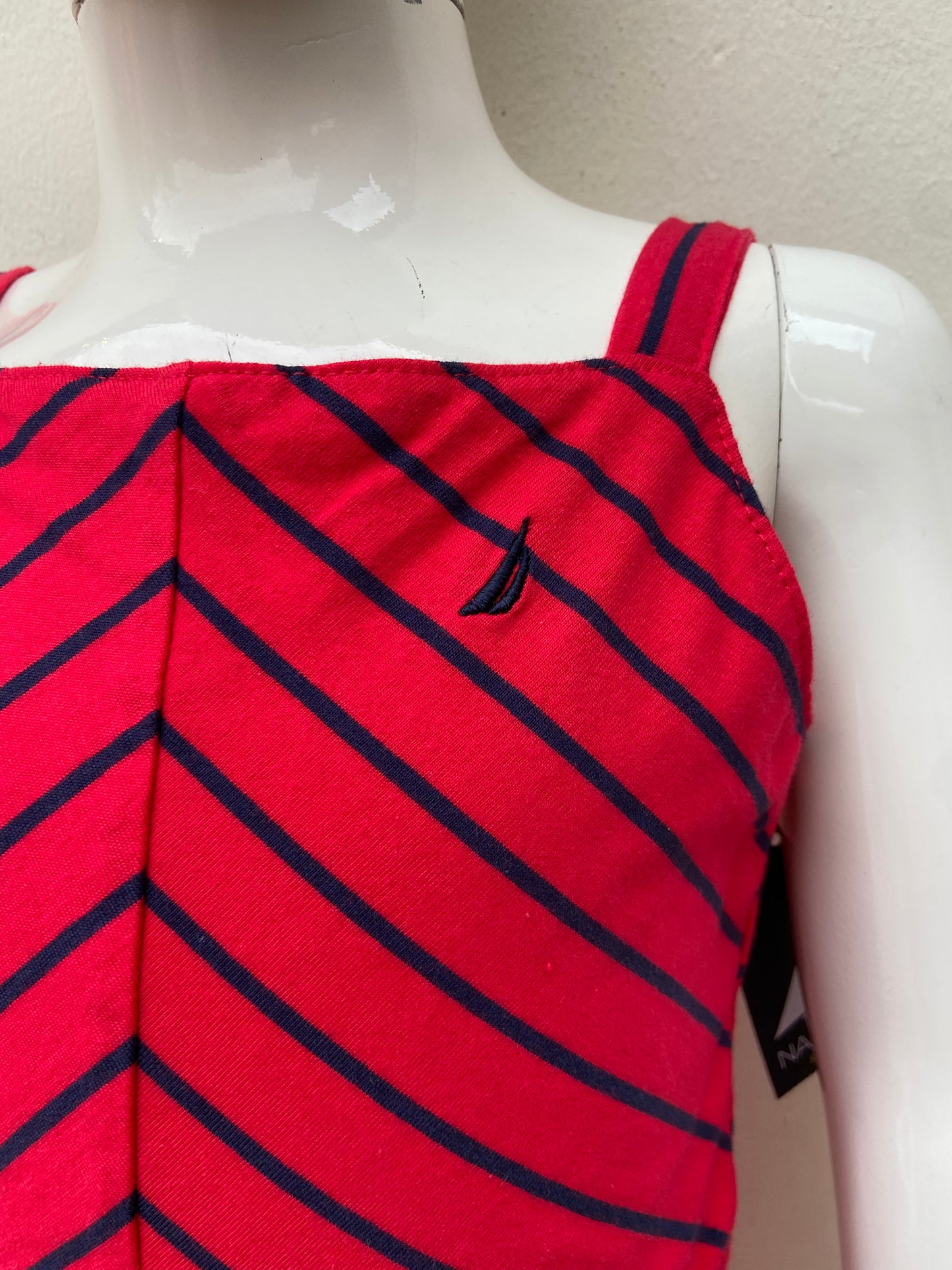 Vestido Nautica original de color rojo con diseño de raya azul marino y pequeño logo NAUTICA al frente en color azul Mariño