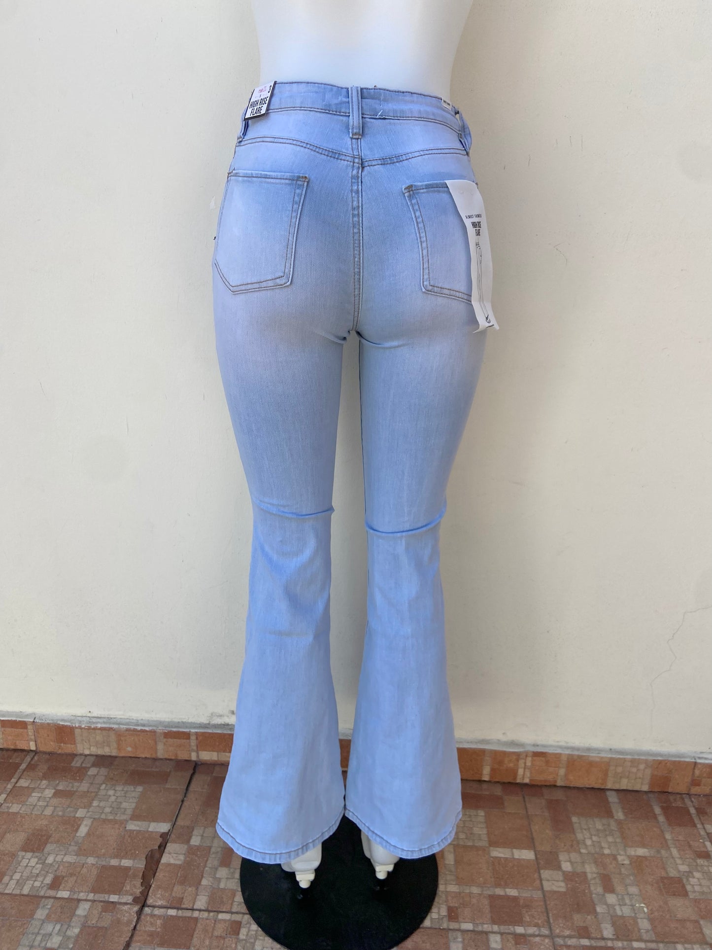 Pantalon jeans Rue21 original de color azul claro con rasgados estilo campana HIGH RISE FLARE