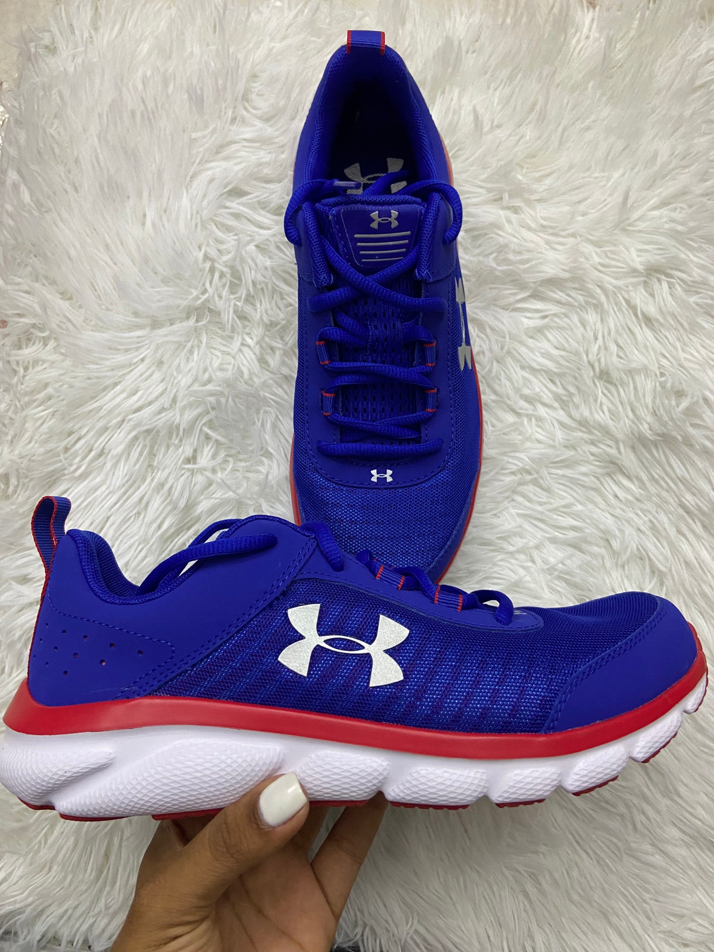 Tenis UNDER ARMOUR original azul con l nea roja y blanca y logotipo de