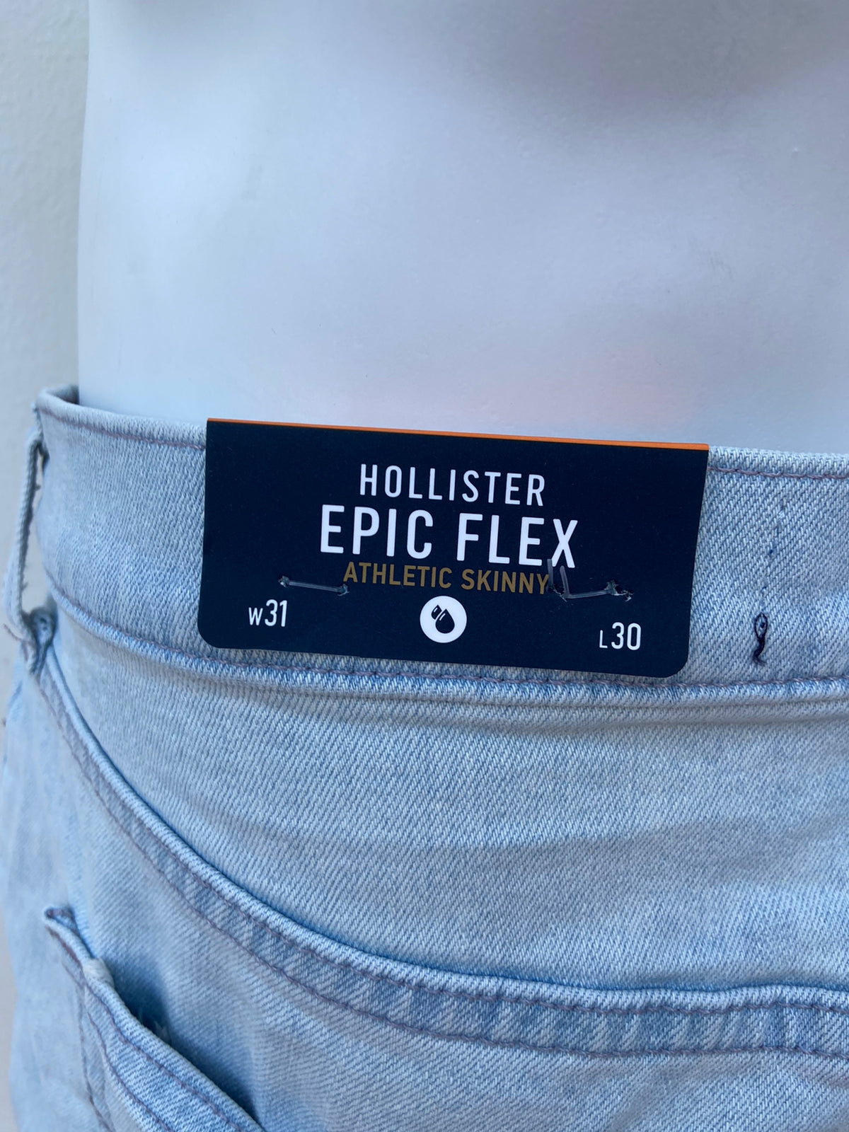 Pantalón Hollister original azul claro con pequeño rasgado EPIC FLEX ATHLETIC SKINNY