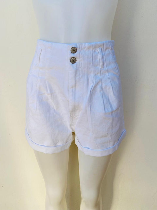 Short Fashion Nova origina, blanco talla alta con dos botones en en el centro con letras PREMIUM DENIM, con dobladillo estilo mom short WAIST DENIM