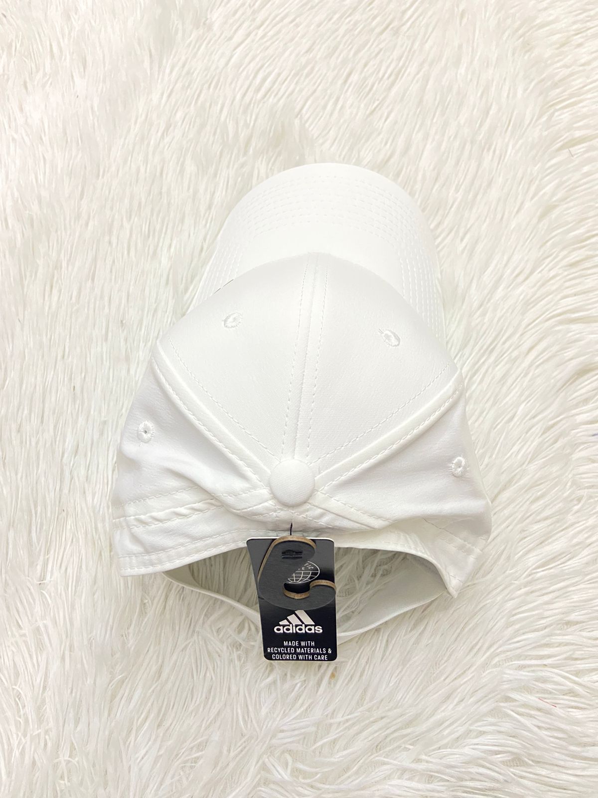 Gorras Adidas original en color blanco con diseño de la marca ADIDAS en color negro
