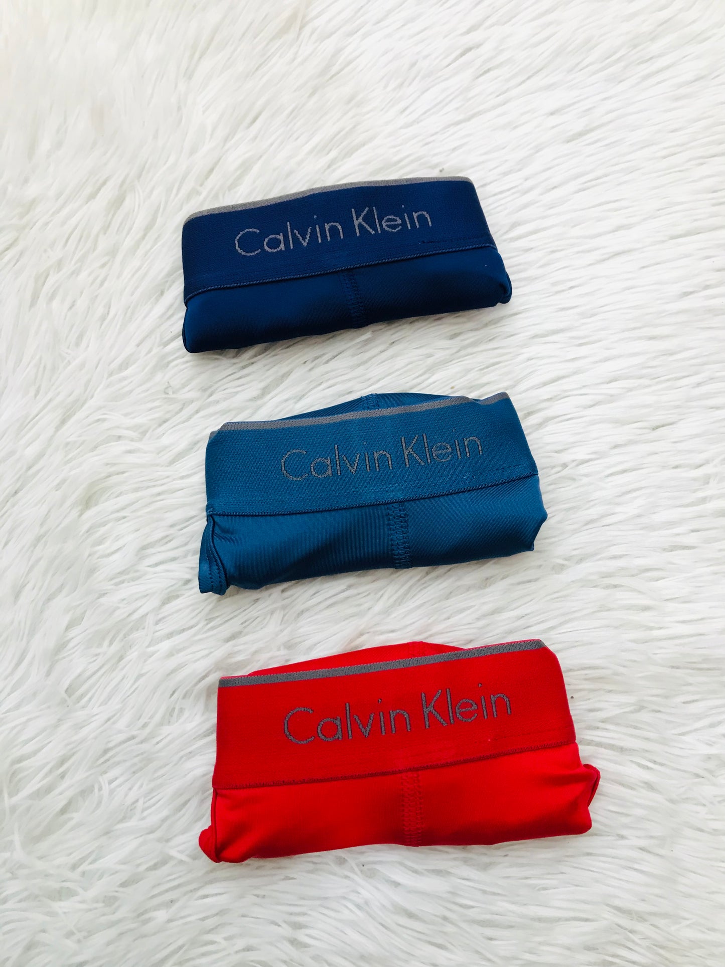 Set de 3 Boxers sexi estilo tanga Calvin Klein original, 1 azul marino oscuro, 1 azul, 1 rojo con letras CALVIN KLEIN