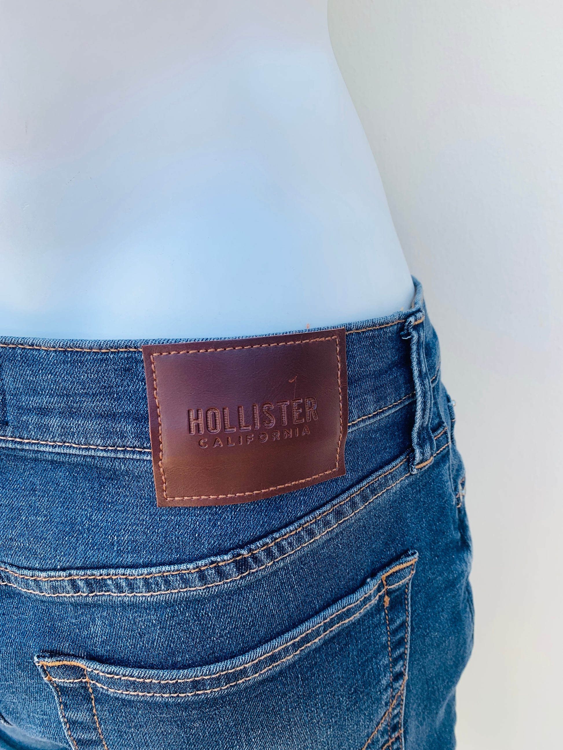 Pantalón Jeans Hollister original azul marino oscuro liso, STACKED SKI