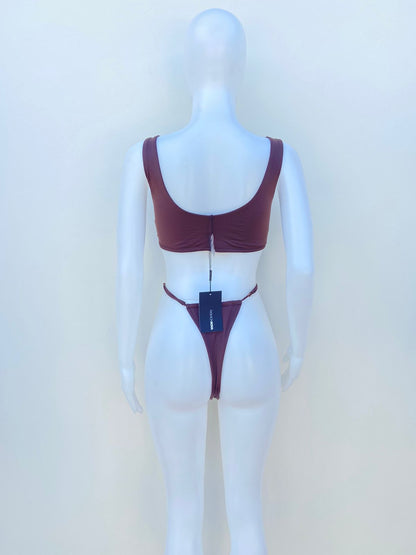 Biquini, de dos piezas marrón de dos piezas, con un dije de circulo entre el medio y lazos ajustables TIDE POOL