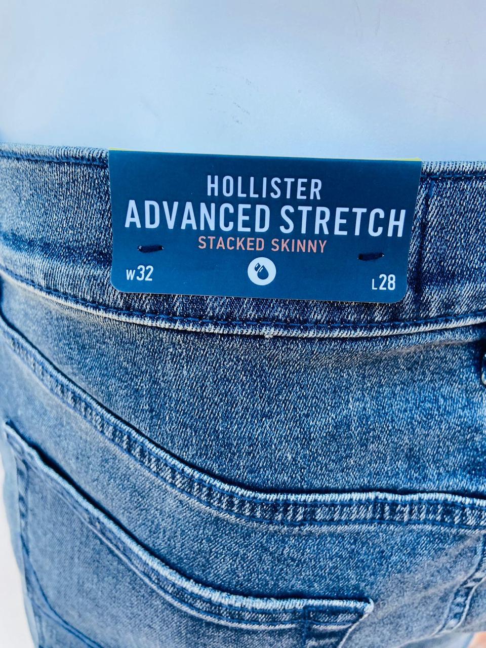 Pantalon Hollister original azul poco degradado con rasgado tapados  ADVANCED STRECH STACKED SKINNY