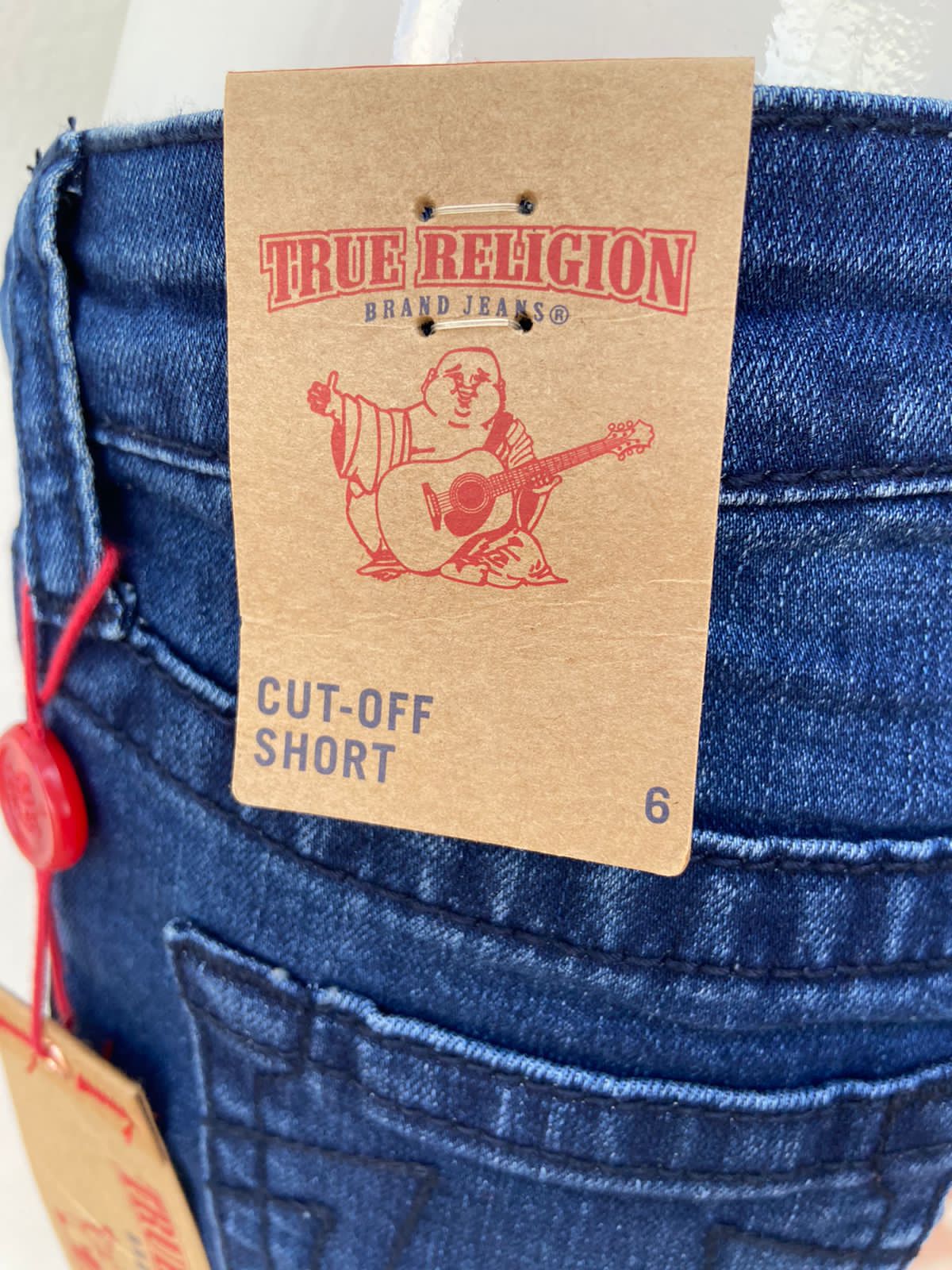 Bermuda jeans True Religion original azul marino un poco claro en la parte del frente y detrás sin ruedo liso