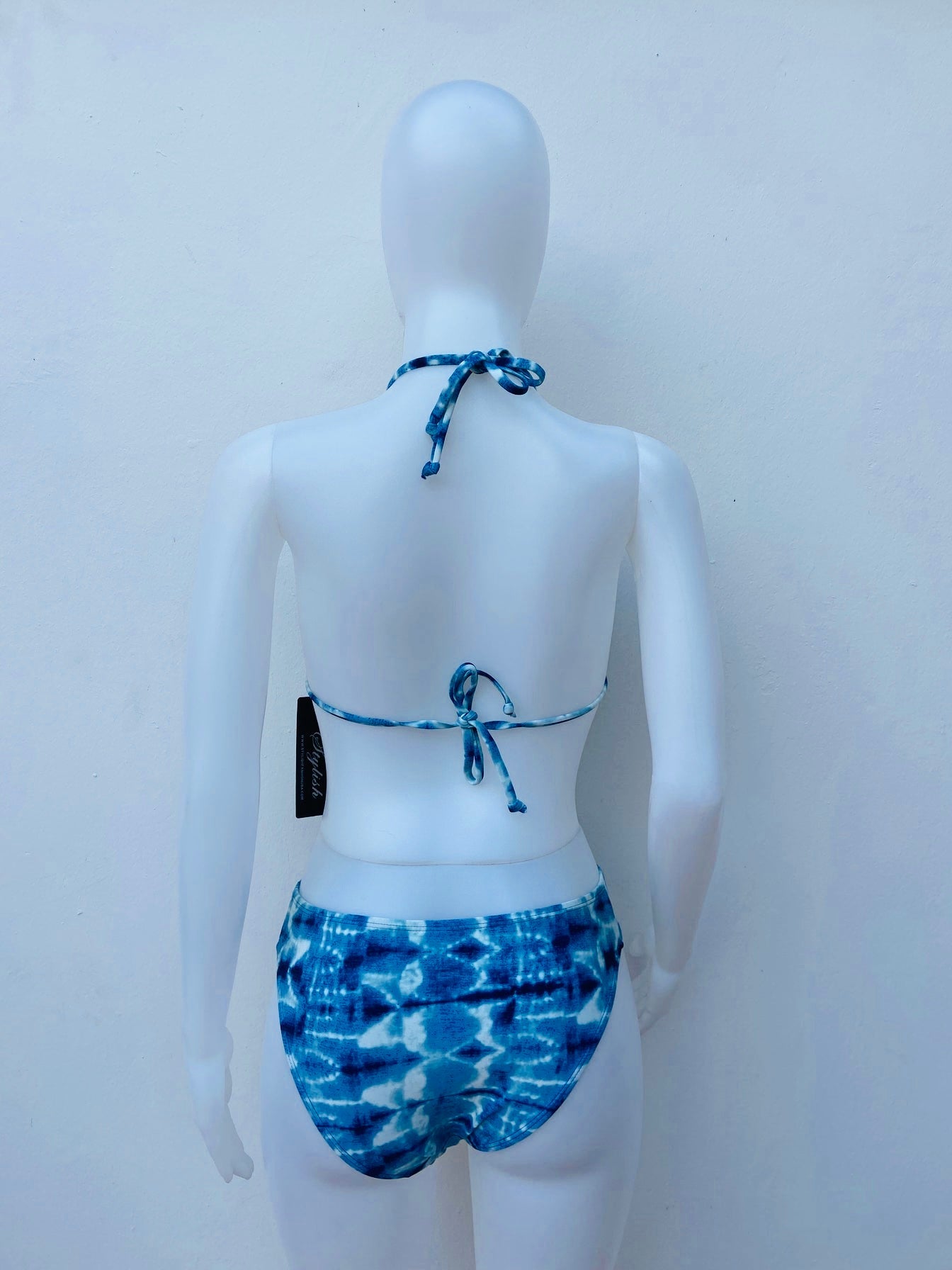 Biquini Stylish Swimwear phi al degradado azul con blanco con diseño de bolitas plateadas al frente